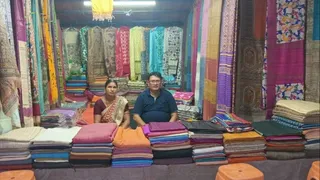 शिव शंकर तांती अपनी पत्नी के साथ। फोटो जागरण