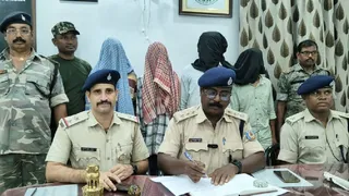 कुमारडुंगी थाने की पुलिस ने 36 घंटे में दोहरे हत्याकांड का किया खुलासा।