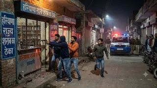 डबवाली में शराब न मिलने पर तीन युवकों ने चलाई ठेके पर गोलियां। एआई जेनरेटेड तस्वीर।