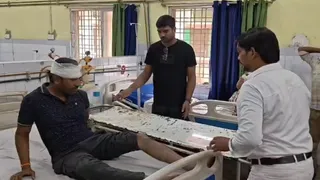 काशी विश्वनाथ दर्शन से लौटते समय श्रद्धालुओं की कार का भीषण हादसा, दो की मौत तीन घायल।