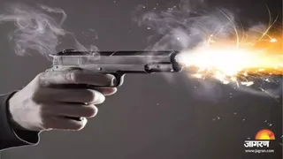 नशेड़ी बेटे ने पिता की लाइसेंसी बंदूक से किए दो हवाई फायर।