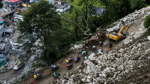 तीन दिन बाद स्यानाचट्टी में खुला यमुनोत्री हाईवे, कांवड़ यात्रियों ने ली राहत की सांस
