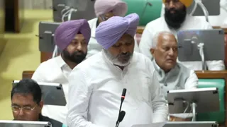 विधानसभा सत्र में प्रस्ताव पेश करते हुए हरपाल चीमा।