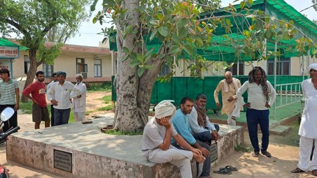 चरखी दादरी में सड़क हादसे में बाइक सवार की मौत, अस्पताल के बाहर शव छोड़ भागा टक्कर मारने वाला ड्राइवर
