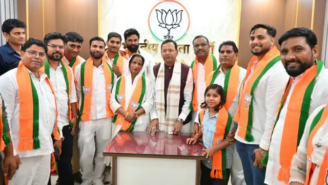मिशन 2027: भाजपा में पुष्पा-श्रीपाल की एंट्री से हापुड़ की सियासत गरमाई ...