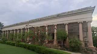 कोठी मीना बाजार।