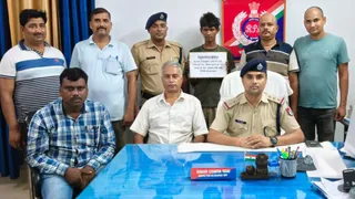 दो-तीन लोगों ने किया पथराव