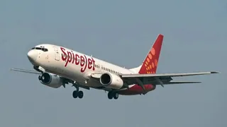 स्पाइस जेट की दिल्ली-मुंबई की उड़ानें रद।