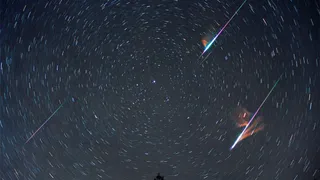 उल्का वृष्टि की फोटो। सौजन्य इंटरनेट