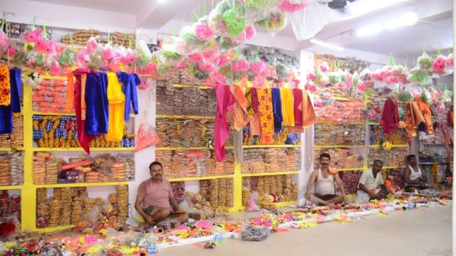 श्रावणी मेला में दुकानदारों पर मंदी की मार, कांवड़ियों की संख्या में कमी से हो रहा नुकसान 

