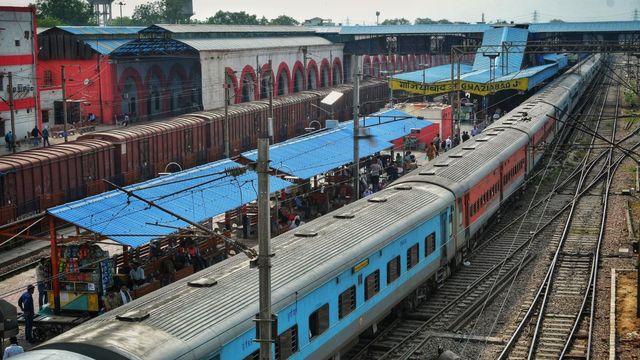गाजियाबाद रेलवे स्टेशन पर कांवड़ यात्रा की तैयारी पूरी, सुरक्षा के लिए CCTV निगरानी और हेल्प डेस्क शुरू
