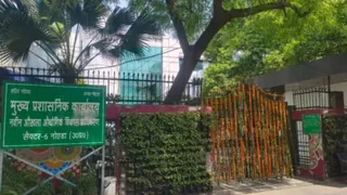 प्राधिकरण की शिकायत के आधार पर ईओडब्ल्यू ने इन बिल्डरों से संबंधित दस्तावेजों की सेक्टर-96 स्थित मुख्य प्रशासनिक भवन में ग्रुप हाउसिंग में संपर्क कर मांगा गया है।