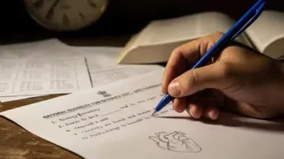 सरकारी एग्जाम का पेपर खरीदकर मिली नौकरी (प्रतीकात्मक फोटो)