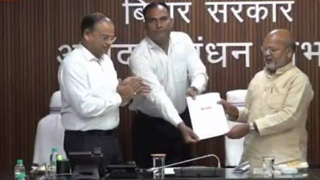 बिहार SDRF में संविदा पर 78 पूर्व सैनिकों की नियुक्ति, आपदा प्रबंधन मंत्री ने सौंपे नियुक्ति पत्र