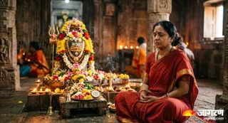 पूजा के समय आंखों में आंसू आने के संकेत (Picture Credit: AI Generated)