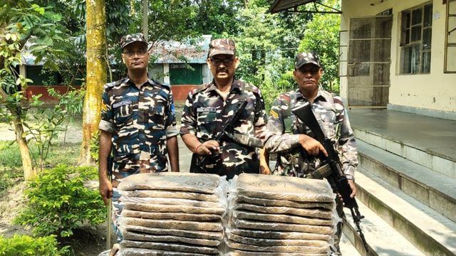 भारत-नेपाल बॉर्डर पर SSB का एक्शन: 31 KG गांजा, नेपाली पासपोर्ट और हिरण के सींग के साथ तस्कर गिरफ्तार
