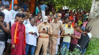 बलिया में नदी में नाव पलटने से मछुआरे की दुखद मौत।