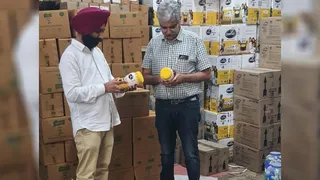 लुधियाना में 3 हजार लीटर देसी गाय का घी जब्त। फोटो जागरण