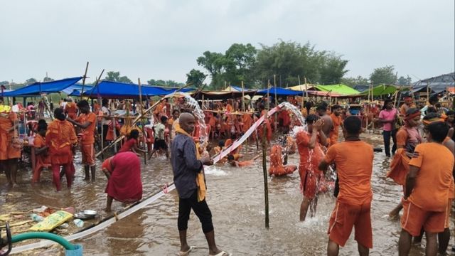 Shravani Mela 2026: बारिश न होने से सूखी गोड़ियारी नदी, कांवड़ियों की बढ़ी परेशानी; दुकानदारों का कारोबार ठप

