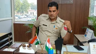 मृतक हवलदार की फाइल फोटो। एआई की मदद से एडिट की गई है