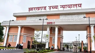 हाईकोर्ट ने निगम की पीड़क कार्रवाई पर लगाई रोक। जागरण