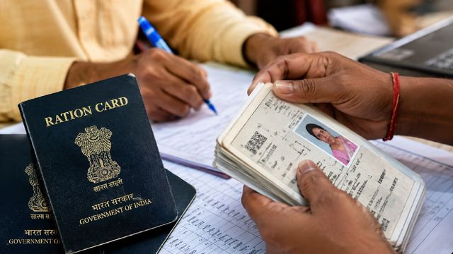 झारखंड में सरकारी कर्मियों के नाम बने राशन कार्ड, पोस्टल डिपार्टमेंट के भी सैकड़ों लोग; जल्द हटाने का मिला आदेश