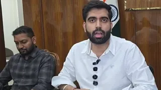 जानकारी देते बठिंडा के मेयर। फोटो जागरण