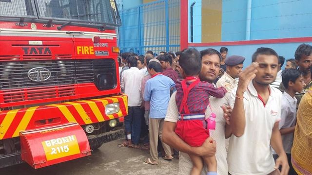 पटना में केमिकल गोदाम में लगी आग, ब्लीचिंग पाउडर का डिब्बा फटने से हुआ जोरदार धमाका