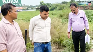 जांच करती टीम। सौजन्य से विभाग।
