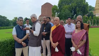 सारनाथ में बढ़ेंगी पर्यटकों और बौद्ध अनुयायियों की सुविधाएं, मंत्री शेखावत का ऐलान।