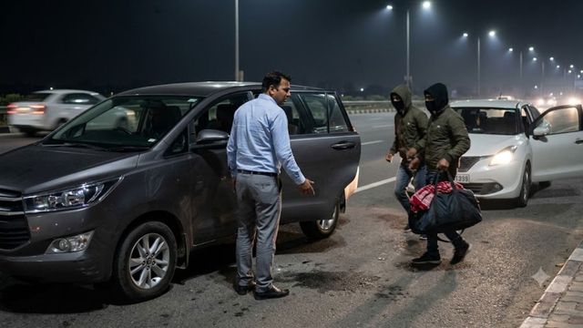 ग्रेटर नोएडा: यमुना एक्सप्रेसवे पर ज्वैलरी मुनीम से गहनों से भरा बैग लूटा, बयान बदलने पर जांच तेज

