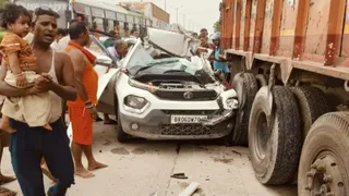 राष्ट्रीय राजमार्ग पर थाना क्षेत्र के परसौनी खेम टोल प्लाजा के पास हादसा।