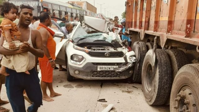 पूर्वी चंपारण में टोल प्लाजा पर भीषण सड़क हादसा, छह लोग घायल, तीन गंभीर
