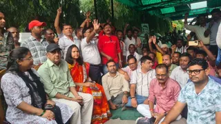 भागलपुर : आर-पार की जंग में नगर निगम कर्मी! छठे दिन भी ठप किया काम, मेयर ने भी सरकार के खिलाफ खोला मोर्चा