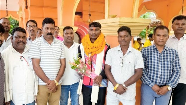 नेपाल में चमके हजारीबाग के अरुण गंझू, इंटरनेशनल फुटबॉल टूर्नामेंट में 'मैन ऑफ द मैच' बने 
