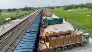 माल ढुलाई की इस वृद्धि के परिणामस्वरूप रेलवे का राजस्व बढ़कर ₹3,192.97 करोड़ हुआ; पिछले वित्तीय वर्ष में यह ₹3,044.11 करोड़ था