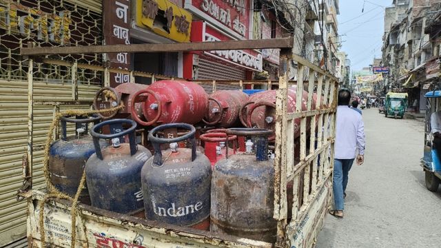 गैस उपभोक्ताओं के लिए अलर्ट: 18 अगस्त तक करा लें e-KYC, वरना बंद हो सकती है सब्सिडी
