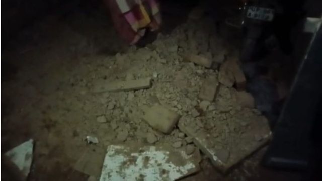 हाथरस में हादसा, मूसलाधार बारिश में ढही मकान की छत; मलबे में दबकर चार घायल