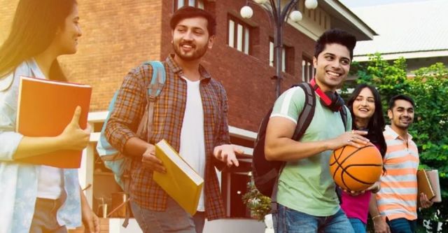 कानपुर के Gen-Z को लुभाने सोशल मीडिया पर स्कूल-कालेज एक्टिव, परंपरागत तौर तरीके छोड़ रील्स से बढ़ाया प्रचार-प्रसार