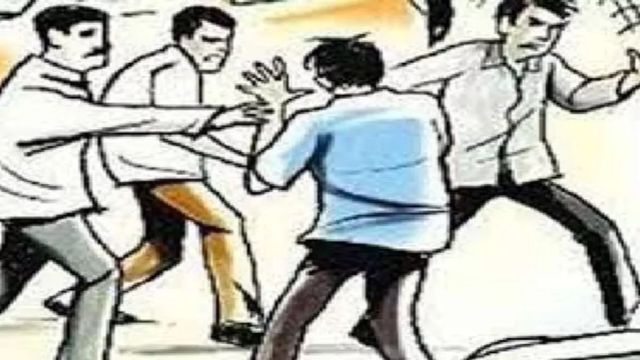 तेरहवीं में बचे खाने का बंटवारा, पूड़ियों और मसालों को लेकर विवाद; चाचा-भतीजे में चल गए लाठी-डंडे