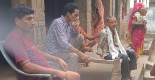 28 साल बाद मिले लापता मुनेश्वर...मुंबई में फेसबुक पर फोटो पड़ी तो उन्नाव में पड़ोसी ने पहचाना, मां से लिपटकर रोए

