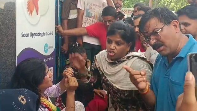 गाजियाबाद में गोकशी के शक में मां-बेटी को सरेराह जड़े थप्पड, हिंदू रक्षा दल के पदाधिकारियों पर केस दर्ज
