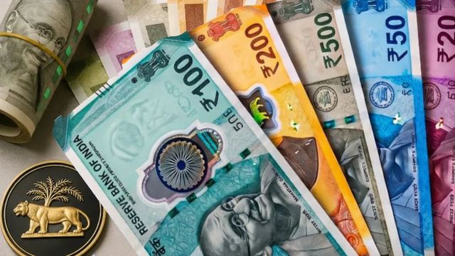 इस साल या 2027 में, हाथ में कब आएंगे प्लास्टिक के नोट? RBI गवर्नर ने दिया जवाब