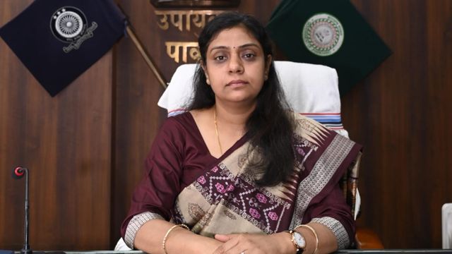 Pakur DC मेघा भारद्वाज के नाम पर फर्जी व्हाट्सएप ID से ठगी का प्रयास, प्रशासन ने जारी किया अलर्ट