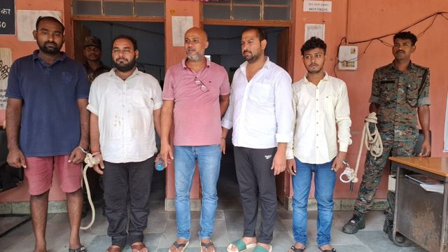 गुमला में पुलिस की बड़ी सफलता, 80 किलो गांजा के साथ पांच अंतरराज्यीय तस्कर दबोचे

