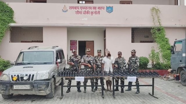 भारत-नेपाल सीमा पर सुपौल में SSB की बड़ी कार्रवाई; स्कॉर्पियो से 100 वॉकी-टॉकी और 2.63 लाख नेपाली मुद्रा जब्त

