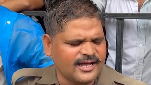जंतर मंतर प्रदर्शन में शामिल कांस्टेबल शेर सिंह पर गिरी गाज, पुलिस सेवा से बर्खास्त
