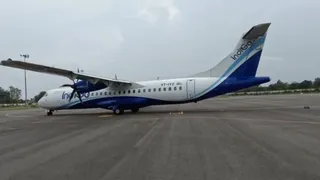 बरेली एयरपोर्ट । बरेली एयरपोर्ट पर खड़ा विमान।