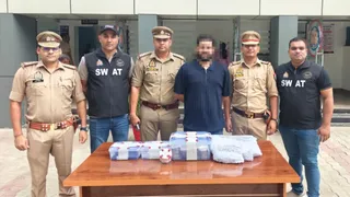 विजय नगर थाना पुलिस और क्राइम ब्रांच द्वारा गिरफ्तार ड्रग्स तस्कर। सौ- पुलिस