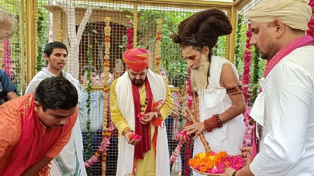 मथुरा सद्गुरु ऋतेश्वर के आश्रम पहुंचे बृजभूषण शरण सिंह: बोले- आरोप षड्यंत्र थे, न्यायालय ने न्याय दिया